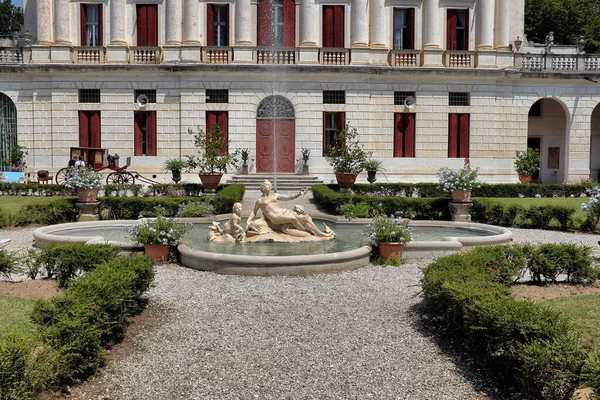 Paesaggio Con Fontana Antica Villa — Foto Stock