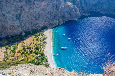 Türkiye 'nin batısındaki Oludeniz / Fethiye ilindeki Kelebek Vadisi (kelebekler vadisi). Bu vadiye sadece kayıkla ya da kaya tırmanışıyla ulaşabilirsiniz.