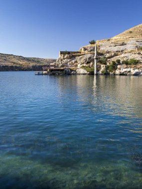 Eski Halfeti.Eski kasaba Halfeti yükselen sular altında, Şanlıurfa, Türkiye.