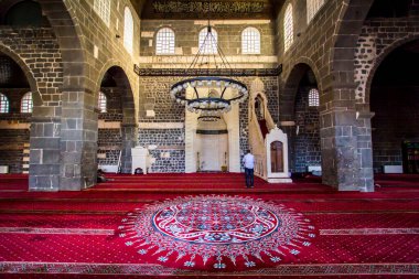DİYARBAKIR, TURKEY - 4 Ağustos 2017: Ulu Camii İç Görünümü Diyarbakır, Türkiye