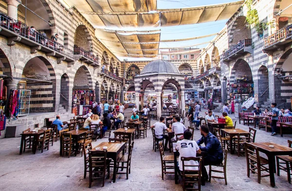 Diyarbakir Turkey August 2017 View Arch Old Stone Fountain Courtyard — Stock Photo, Image