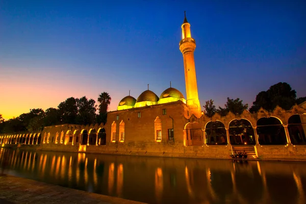 Mešita Halil Rahman Úvahy Abrahamově Odrazu Rybího Jezera Bazénu Urfa — Stock fotografie