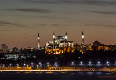 İSTANBUL, TURKEY - 21 Ocak 2016: Ayasofya eski bir Hıristiyan ataerkil bazilikası (kilise), daha sonra bir imparatorluk camisi, şimdi de İstanbul, Türkiye 'de bir müze..