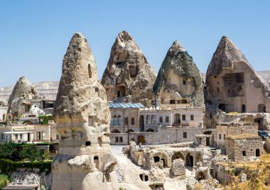 Türkiye 'de Kapadokya' da Goreme mağara kentinin günbatımının görüntüsü