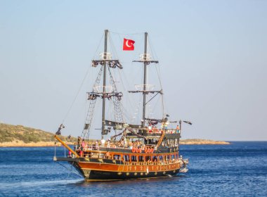 BODRUM, TURKEY - 28 Ağustos 2012; Bodrum, Mugla 'dan yaz aylarında tekne turları turistler için çok iyidir. Bodrum Türkiye 'nin güneyi