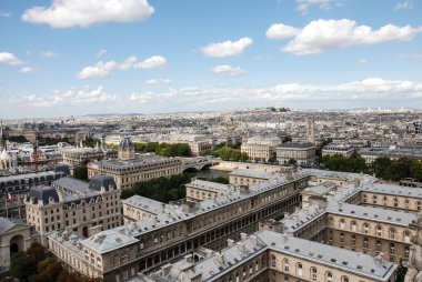 PARIS, FRANCE- 18 AĞUSTOS 2014; Notre Dame Katedrali 'nden görüş tüm Paris' i görebilir