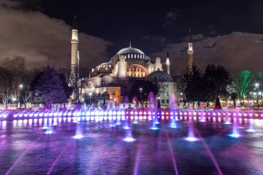 İSTANBUL, TURKEY - 21 Ocak 2016: Ayasofya eski bir Hıristiyan ataerkil bazilikası (kilise), daha sonra bir imparatorluk camisi, şimdi de İstanbul, Türkiye 'de bir müze..