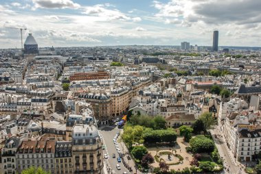 PARIS, FRANCE- 18 AĞUSTOS 2014; Notre Dame Katedrali 'nden görüş tüm Paris' i görebilir