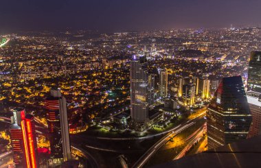 İSTANBUL, TURKEY - 31 Ocak 2016: İstanbul 'daki Safir İstanbul' un en büyük gökdeleni İstanbul 'u ve İstanbul Boğazı' nı gözlem kulesinden görebiliyordu.