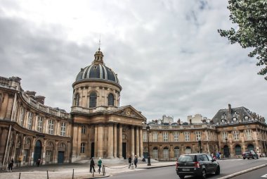 PARİS, FRANCE- 17 AĞUSTOS; The Institut de France, beş akademiyi gruplandıran bir Fransız öğrenim toplumu.