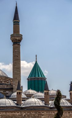 KONYA, TURKEY - 25 Temmuz 2015; Türkiye 'nin Konya kentinde yer alan Mevlana Müzesi, Mevlana veya Rumi olarak da bilinen Persli Sufi mistik Celal Muhammed Rumi' nin mozolesidir..