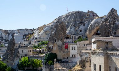 Türkiye 'de Kapadokya' da Goreme mağara kentinin günbatımının görüntüsü