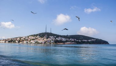 Burgaz Adasi, İstanbul yakınlarındaki Marmara Denizi 'nin en büyük üçüncü şehridir..