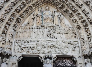 PARİS, FRANCE- AUGust 18, 2014; Notre-Dame Katedrali veya kısaca Notre-Dame, Fransa 'nın başkenti Paris' te yer alan tarihi katedraldir..