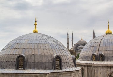 İSTANBUL, TURKEY - 23 Nisan 2016; İstanbul, Türkiye 'den Sultan Ahmed Camii (Mavi Cami)