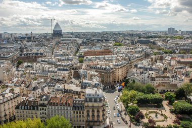 PARIS, FRANCE- 18 AĞUSTOS 2014; Notre Dame Katedrali 'nden görüş tüm Paris' i görebilir