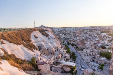Türkiye 'de Kapadokya' da Goreme mağara kentinin günbatımının görüntüsü
