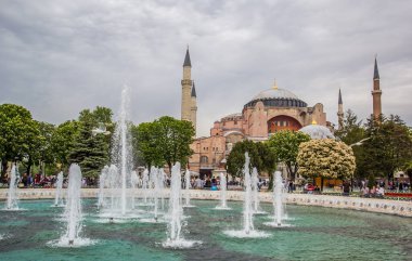İSTANBUL, TURKEY - 23 Nisan 2016; İstanbul, Türkiye 'den Sultan Ahmed Camii (Mavi Cami)