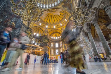 İSTANBUL, TURKEY - 23 Nisan 2016; Ayasofya eski bir Rum Ortodoks Hıristiyan ataerkil bazilikası (kilise), daha sonra bir imparatorluk camisi ve şimdi de İstanbul, Türkiye 'de bir müze..