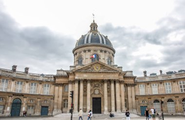 PARİS, FRANCE- 17 AĞUSTOS; The Institut de France, beş akademiyi gruplandıran bir Fransız öğrenim toplumu.