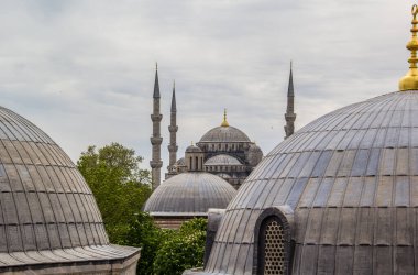 İSTANBUL, TURKEY - 23 Nisan 2016; İstanbul, Türkiye 'den Sultan Ahmed Camii (Mavi Cami)