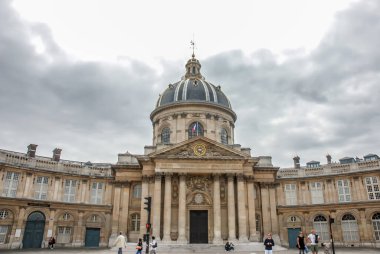 PARİS, FRANCE- 17 AĞUSTOS; The Institut de France, beş akademiyi gruplandıran bir Fransız öğrenim toplumu.