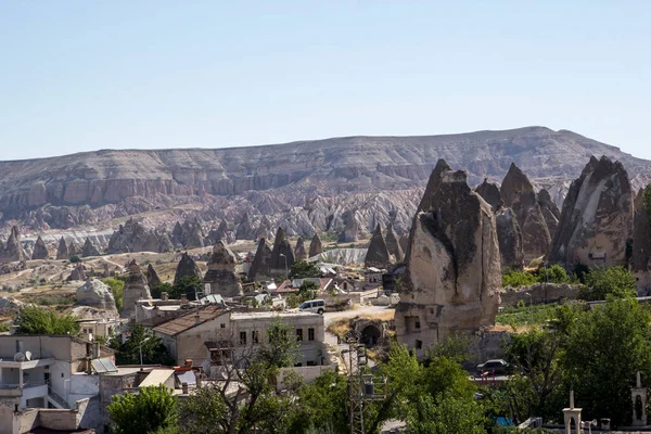 Türkiye 'de Kapadokya' da Goreme mağara kentinin günbatımının görüntüsü