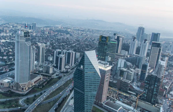 İSTANBUL, TURKEY - 31 Ocak 2016: İstanbul 'daki Safir İstanbul' un en büyük gökdeleni İstanbul 'u ve İstanbul Boğazı' nı gözlem kulesinden görebiliyordu.