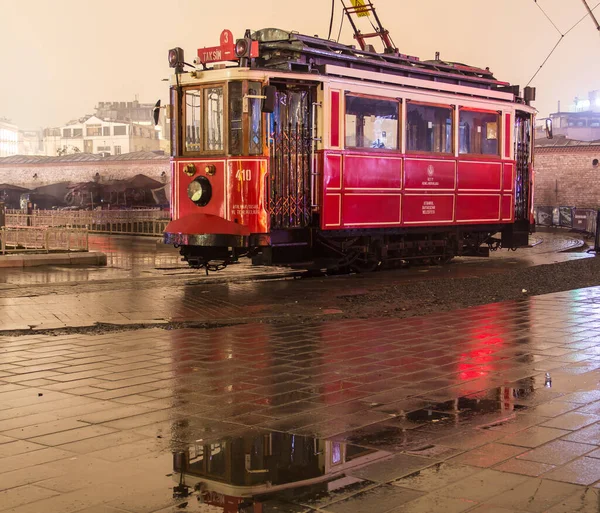 Istanbul Turkey Januari 2016 Zicht Van Onder Tram Van Istiklal — Stockfoto