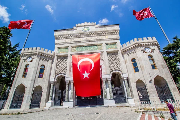 Istanbul Turquía Agosto 2016 Puerta Arqueada Monumental Estilo Morisco Universidad —  Fotos de Stock