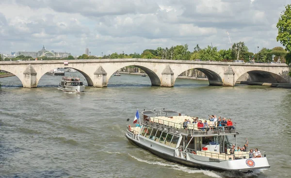 フランス 8月19 2014 セーヌ川は776キロメートルの長い川であり フランス北部のパリ盆地内の重要な商業水路です — ストック写真