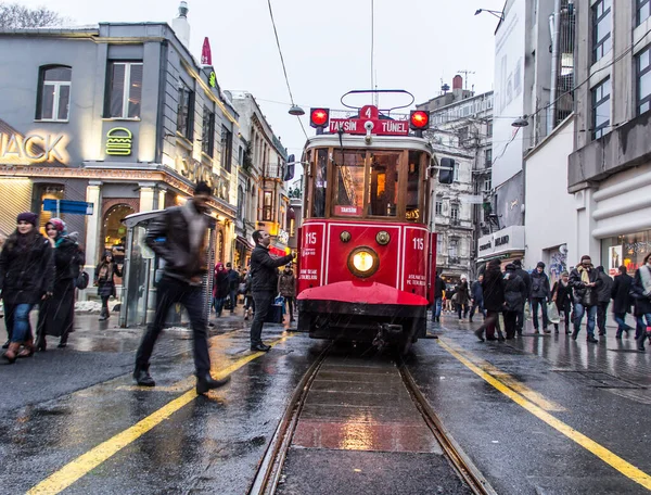 Istanbul Turkey Januari 2016 Zicht Van Onder Tram Van Istiklal — Stockfoto