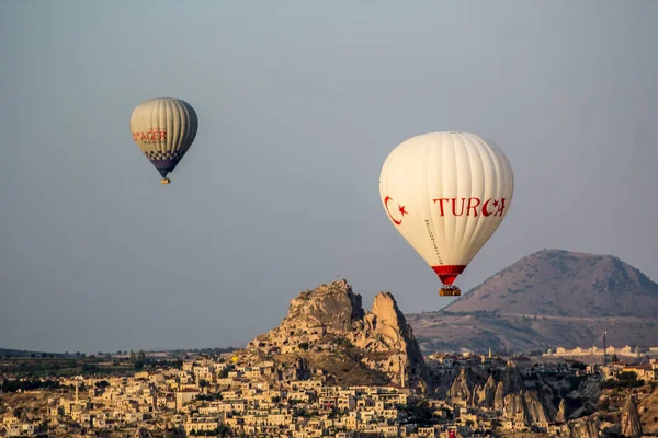 Goreme Turquía Julio 2016 Globos Aire Caliente Vuelan Sobre Capadocia — Foto de Stock