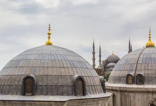 İSTANBUL, TURKEY - 23 Nisan 2016; İstanbul, Türkiye 'den Sultan Ahmed Camii (Mavi Cami)