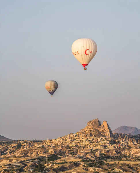 Goreme Turquía Julio 2016 Globos Aire Caliente Vuelan Sobre Capadocia — Foto de Stock