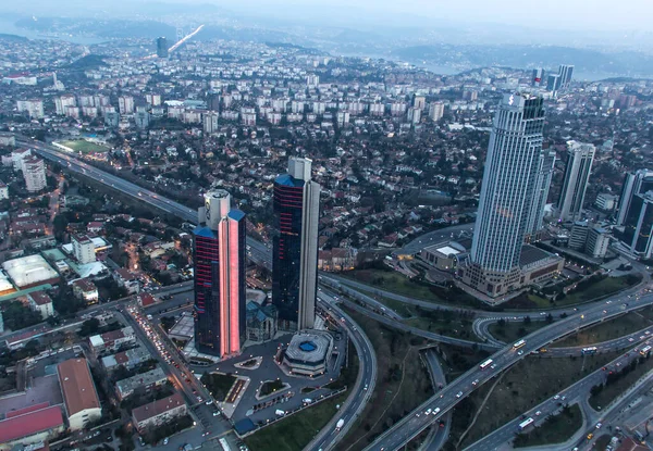 İSTANBUL, TURKEY - 31 Ocak 2016: İstanbul 'daki Safir İstanbul' un en büyük gökdeleni İstanbul 'u ve İstanbul Boğazı' nı gözlem kulesinden görebiliyordu.