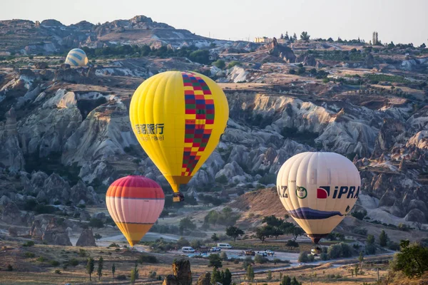 Goreme Turquía Julio 2016 Globos Aire Caliente Vuelan Sobre Capadocia — Foto de Stock