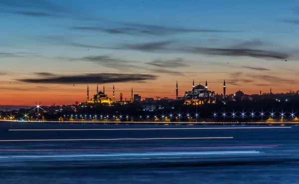 Historiska Halvön Istanbul Efter Solnedgången Blå Moskén Sultanahmet Och Hagia — Stockfoto