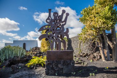 Cesar Manrique anıtı.