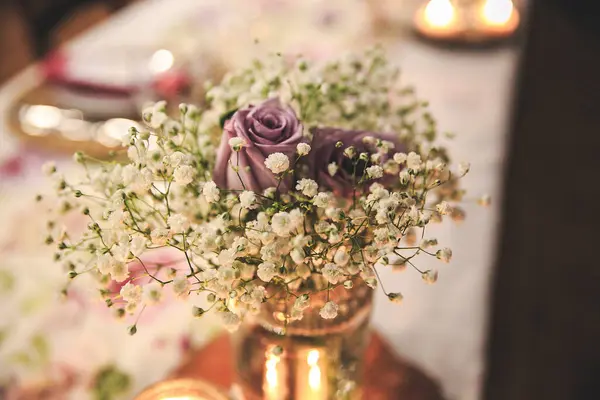 Bir düğün için çiçek buketleri