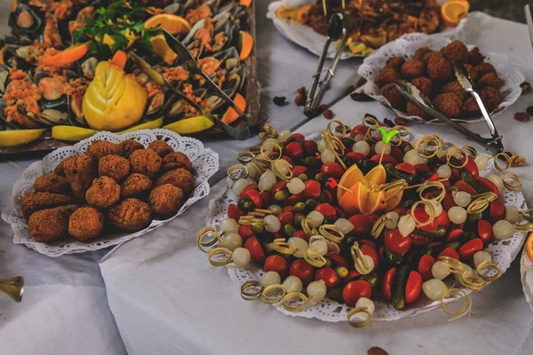 İspanyol mezeli bir tabak.