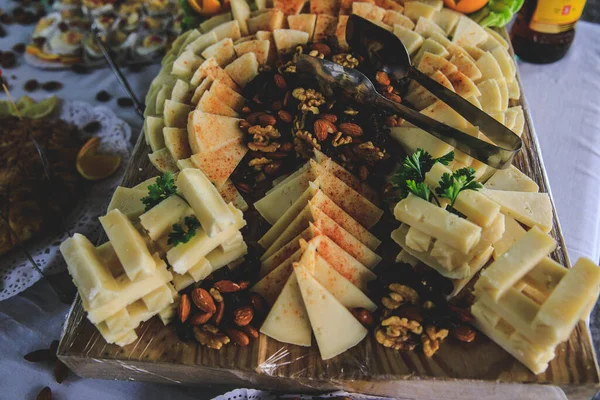 İspanyol mezeli bir tabak.