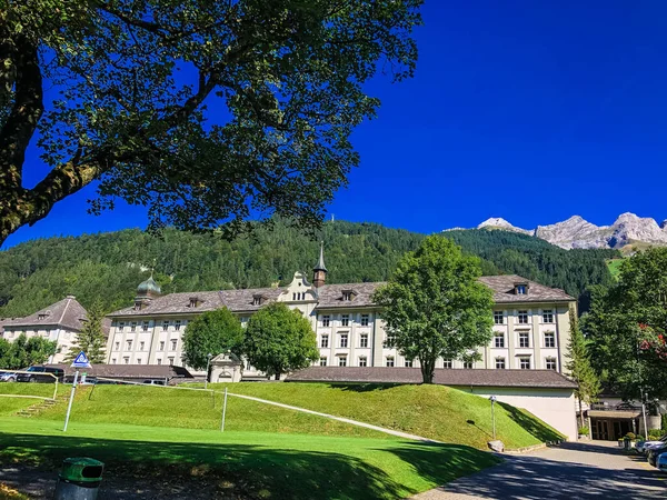 İsviçre Alpleri 'nin üzerinden bak