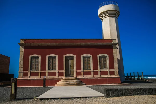 Okyanusa yakın eski deniz feneri