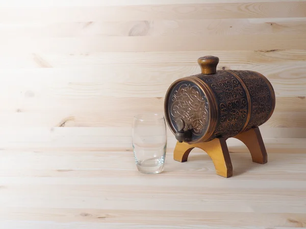 Barrel and glass of beer on a wooden background — Stock Photo, Image