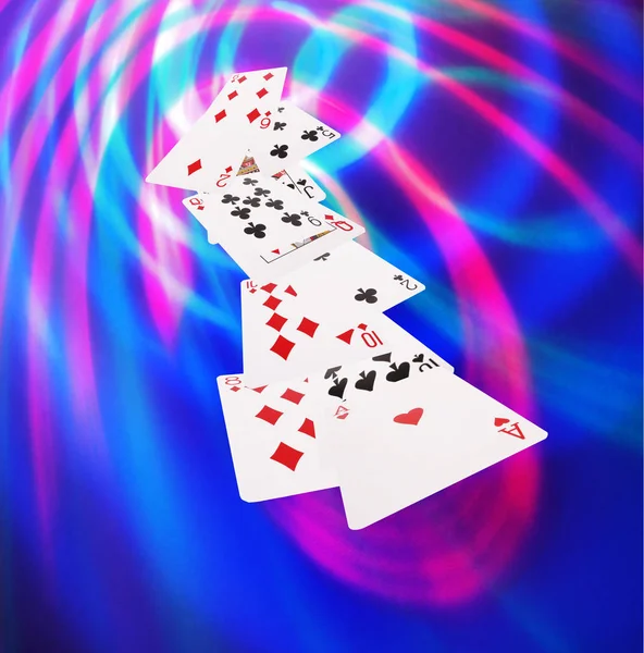 Spielkarten fliegen — Stockfoto