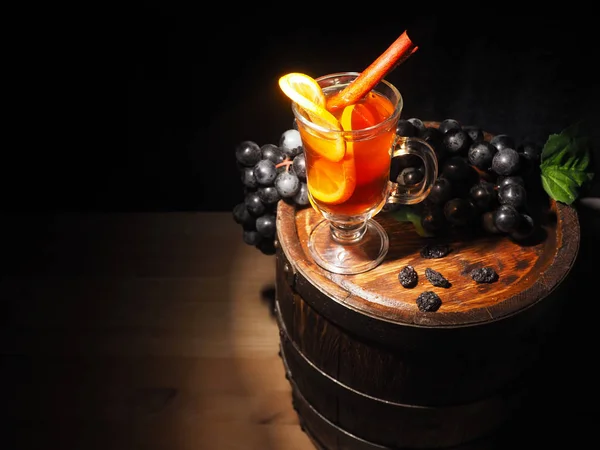 Glass of mulled wine on wooden barrel — Stock Photo, Image