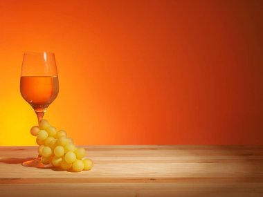 Bir bardak beyaz şarap