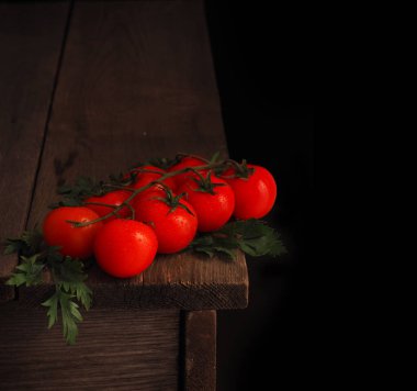 Eski rustik tablo taze lezzetli domates