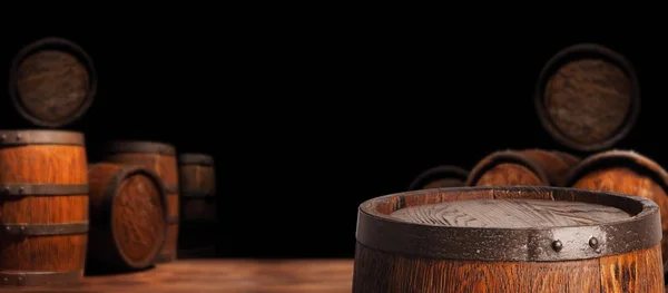 Rustieke houten vat op een nacht achtergrond — Stockfoto